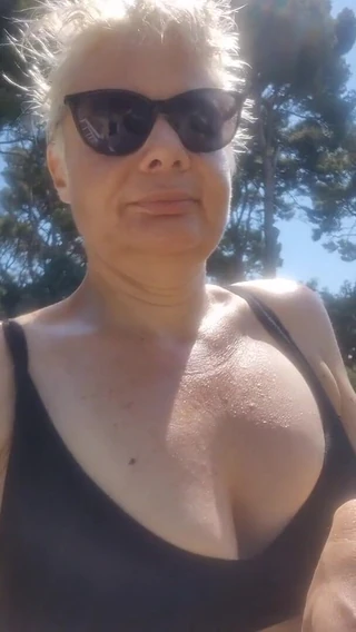 Sofy13: Exhib at the Pool