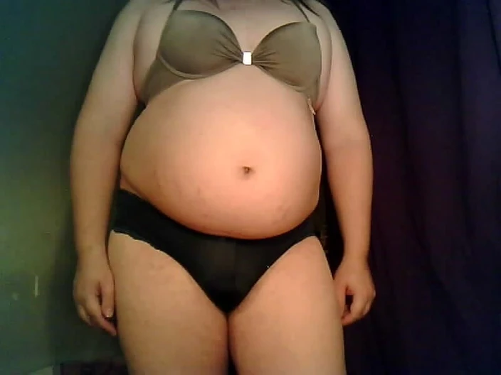 Sissy Jeanette: Chubby Sissy in Bra