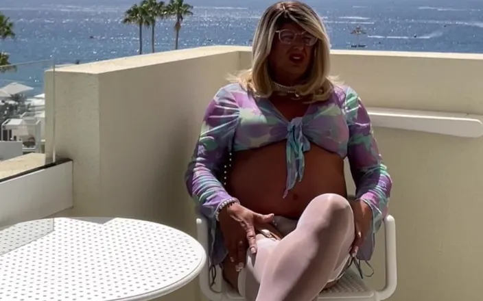 Kellycd2022: Amateur Crossdresser Kellycd2022 Sexy MILF on My Holidays