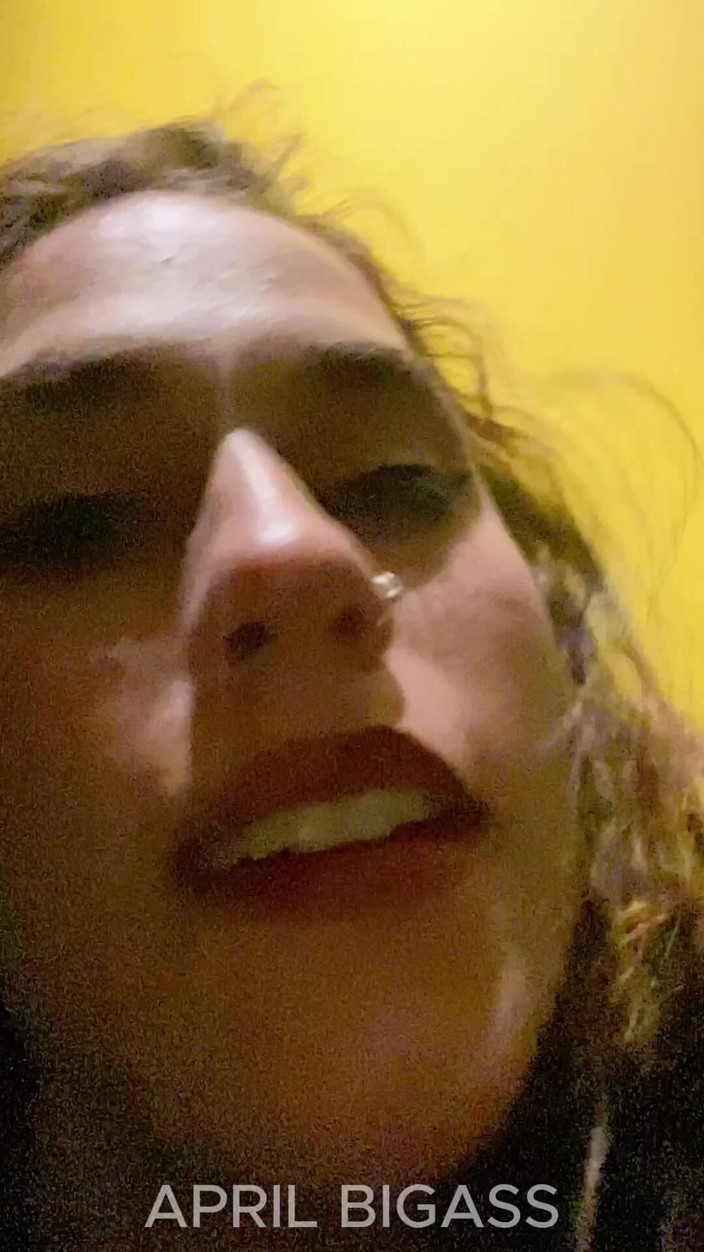 April BigAss: Arjantin sokaklarına işeyen üçlü grup seks, mar del plata, 2 fahişe birlikte!!...