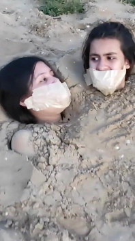 Dikebumikan oleh Si jalang Pantai!