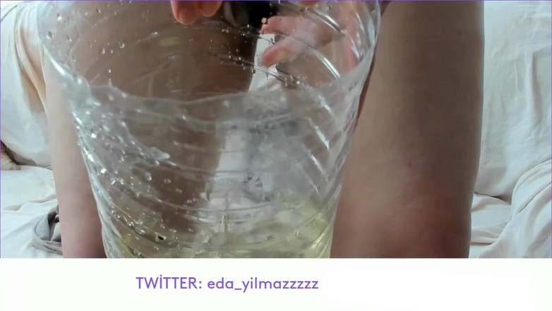 turk_milf_porno: Kencing - buka mulutmu - isi semua di mulutmu - kencing - tante turki -...