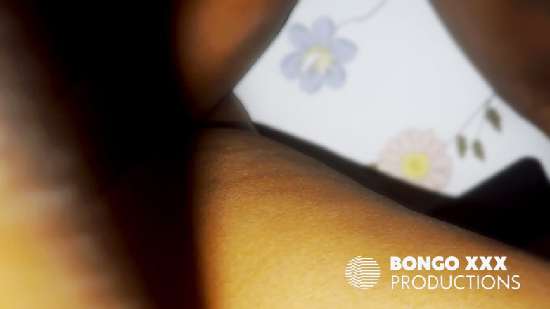 BongoXXX: Tetona zulú abuelita tiene orgasmo
