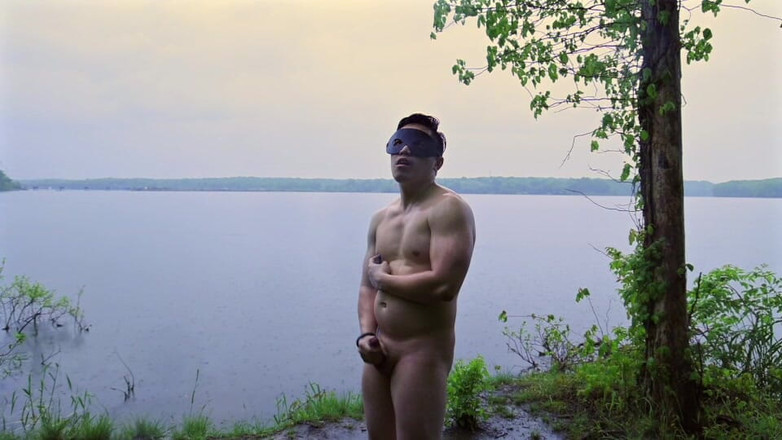 barenakedboy: 在湖边的雨中弯曲和撸管