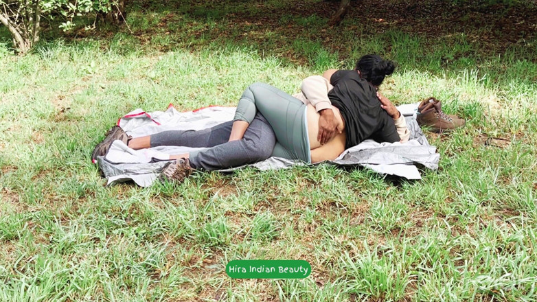 Hot 365 Entertainments: Atrevida MILF India Hira: Romance Al Aire Libre Con Culo...