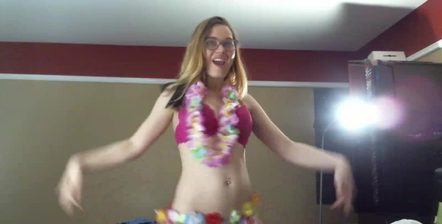 Kira Burn: Pequena dança havaiana para você