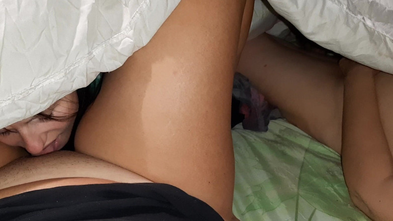 Lesbian-illusion: 섹스 중 비명에서 깨어난 계모와 비밀리에 합류