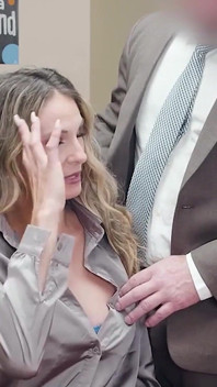 Jako matka jako Dughter: blonďatá MILFka skrývá sexuální skandál dcery šukáním její hlavní bezplatné celé scény