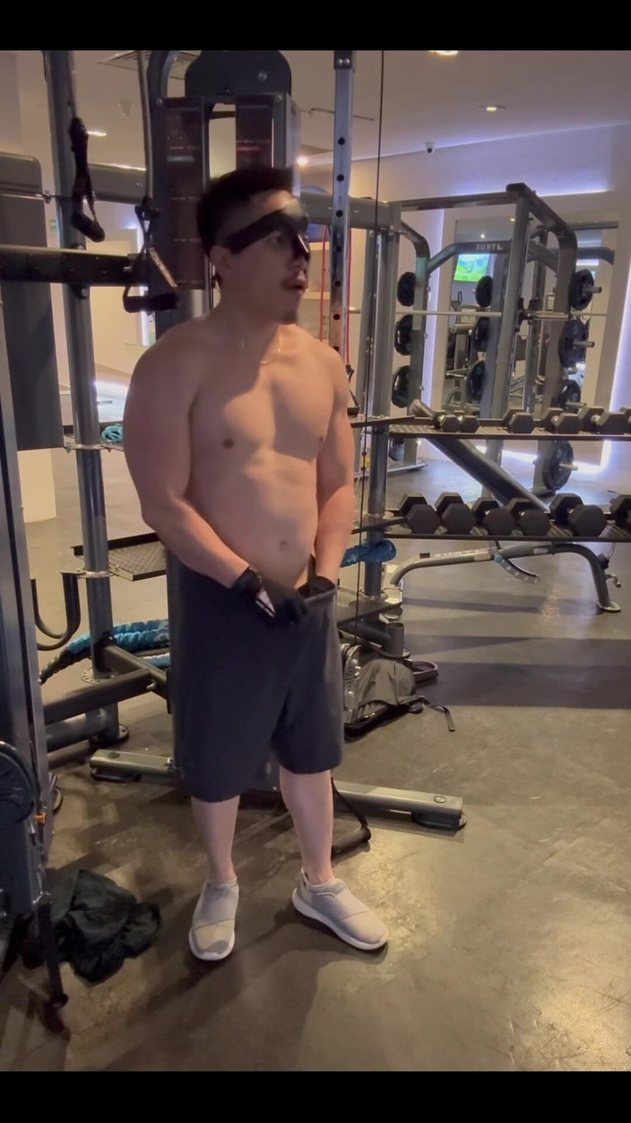 barenakedboy: Denk dat alle sportscholen een mandaat moeten hebben voor naakt...