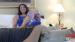 Fucked Feet: Gia Love mempunyai kaki yang sempurna untuk footjob