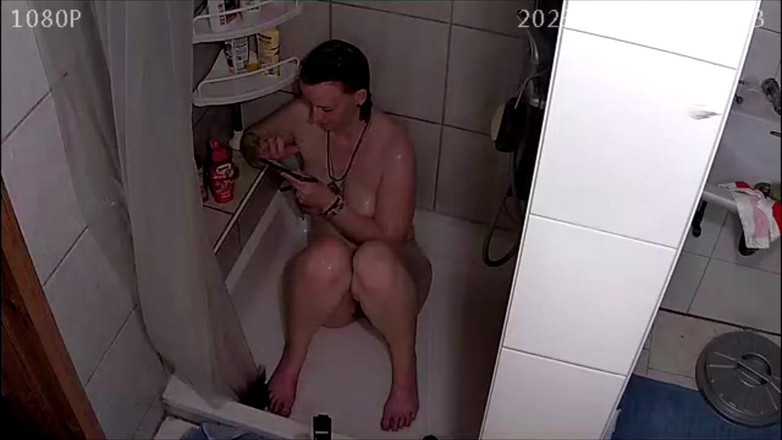 KittieNoOne: Atrapado en la ducha masturbándose