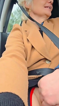 Orta yaşlı seksi kadın chaude et seksi en voiture