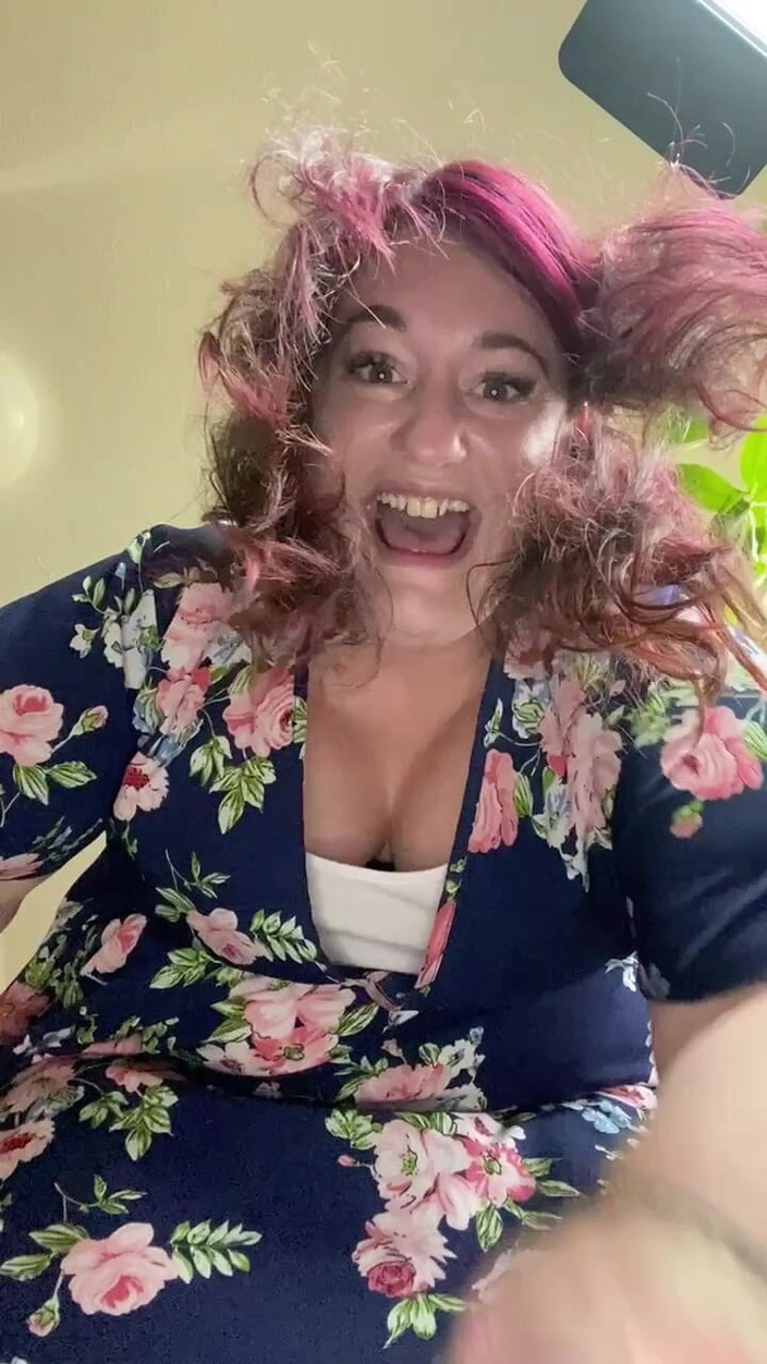 BellaBlast: Велетень виявляє крихітну і весело перетворює його на фут-раба та м'яко іграшку