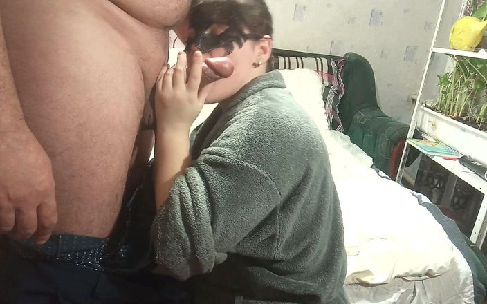 VitLen2: 操我的老婆自制色情片。美女吮吸鸡巴