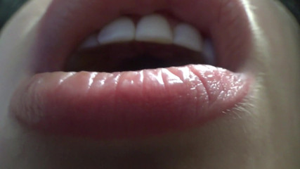Goddess Misha Goldy: Grandi labbra piene, denti e gemendo fetish!