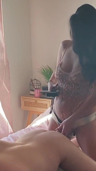 French Pegging - Bts: Punto De Vista La Esposa Sexy Apesta Y El Culo De Su Marido Con Arneses Profundos