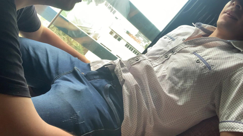 Bare skin man: Na střeše při orálním sexu