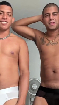 2 Alphas spucken auf dich