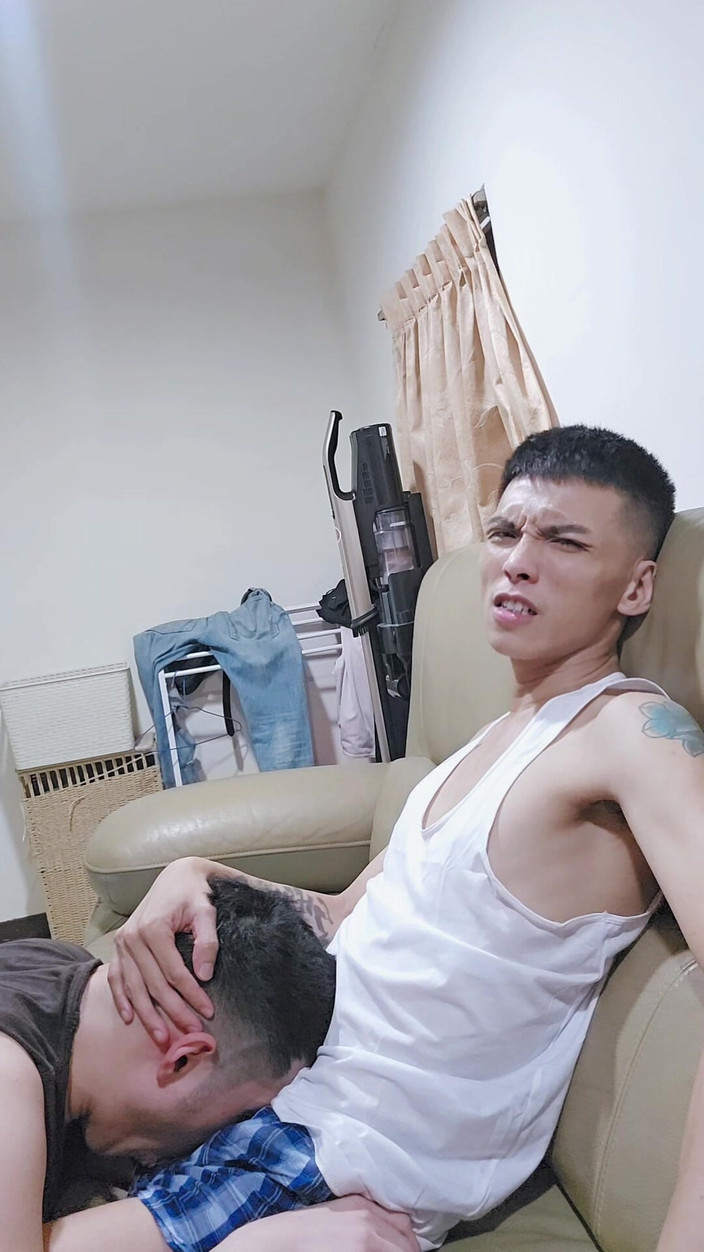 JustinXshow: 隣人がヘッドアッターの仕事をする