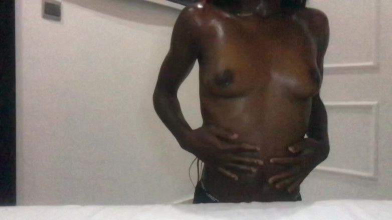 Browngurl234: Pürüzsüz yağlanmış zenci dik küçük memeler masaj yavaş şehvetli bakış açısı...