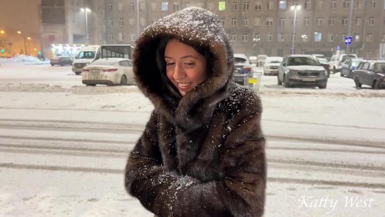 Katty West: Гопник підібрав найману суку, відтрахав у готельному номері і добив все обличчя