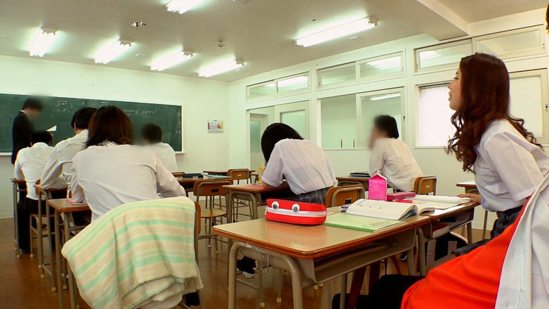 DOC channel: 偷偷在她的朋友面前，把她的鸡巴插入他们面前！第3部分