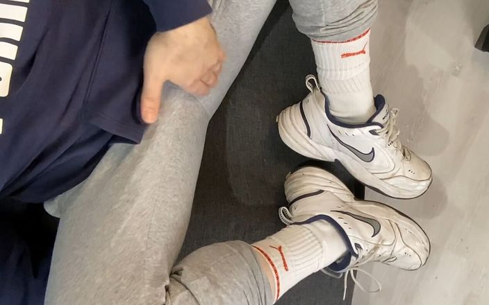 High quality socks: Brudne białe skarpetki puma, trampki Nike