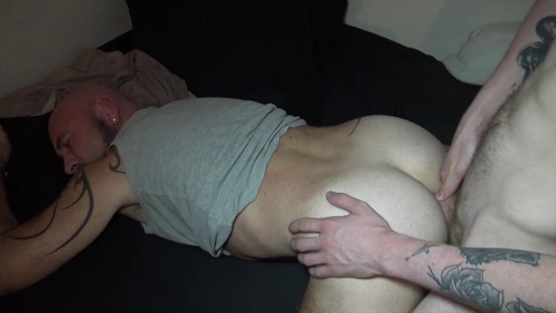 SEX WITH STRAIGHT BOY CURIOUS: Tata zerżnięty na oklep przez prostego chłopca z ogromnym kutasem