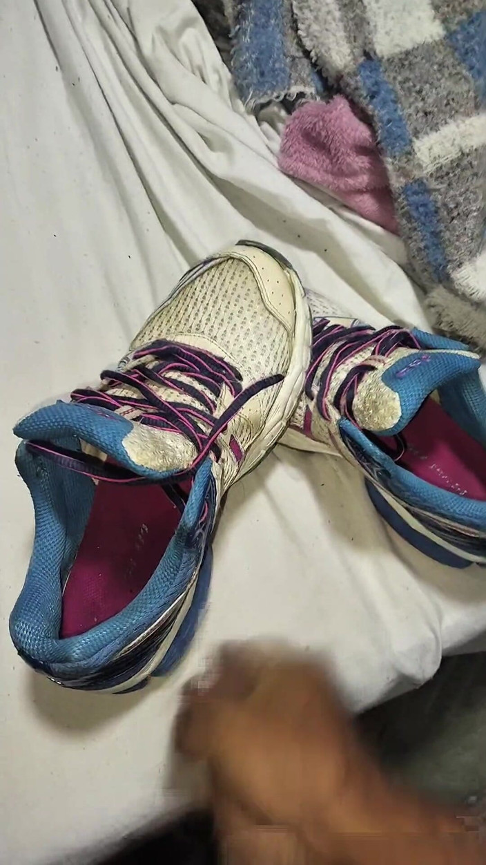 Sneakerfetish_BR: Asics Fucking and Cum Inside
