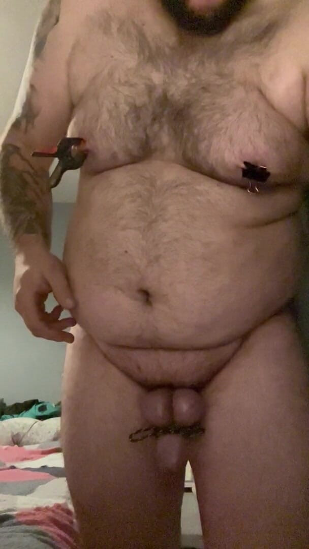 Shaun Cbt: さまざまな乳首クランプを使用したチンポボンデージの上のボール