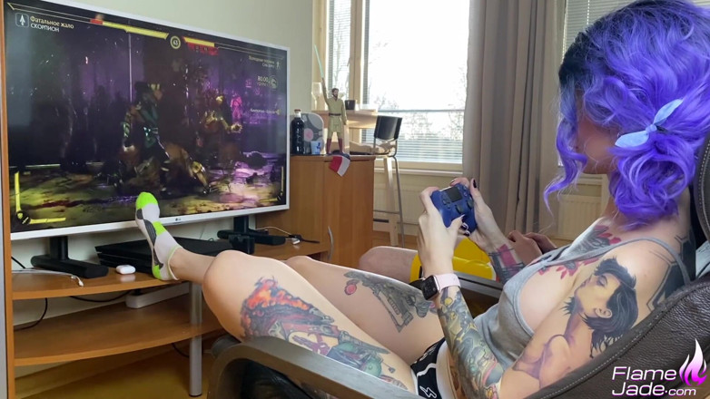 Flame Jade: 女朋友在玩playstation后深喉和肛交