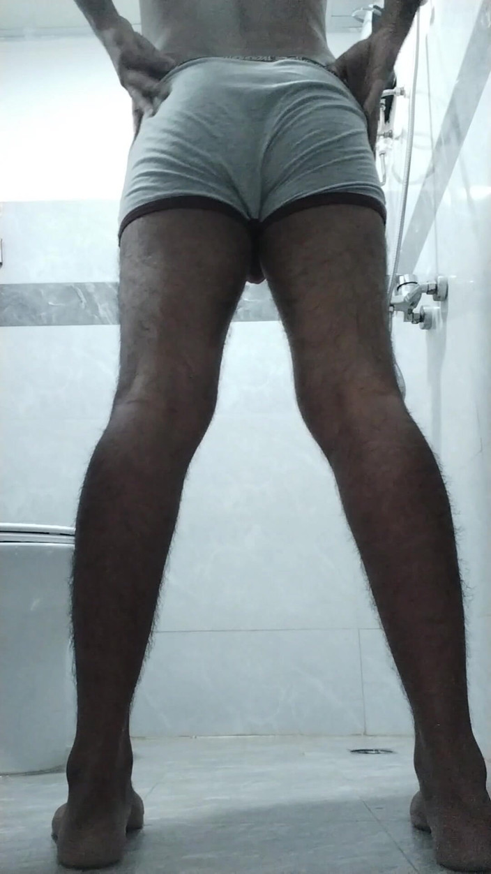 Liam Brandon: Menunjuk Punggung