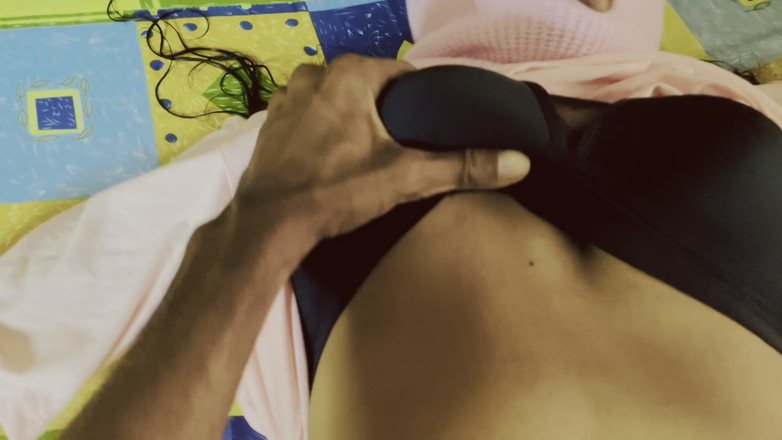 Vibe Nude: बिस्तर के कमरे में श्रीलंकाई जोड़े का सेक्स लंड चुसाई