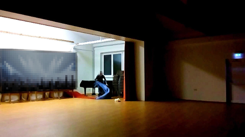 Mark Hannes: 在音乐厅快速冒险的驼峰手淫