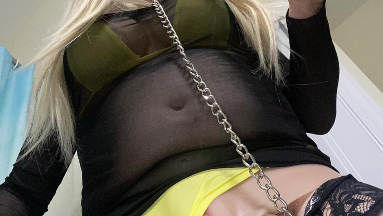 MadisonCD2025: Puszczalska blondynka jebanie CD Madison Crossdressing podczas przykuty do niewoli...