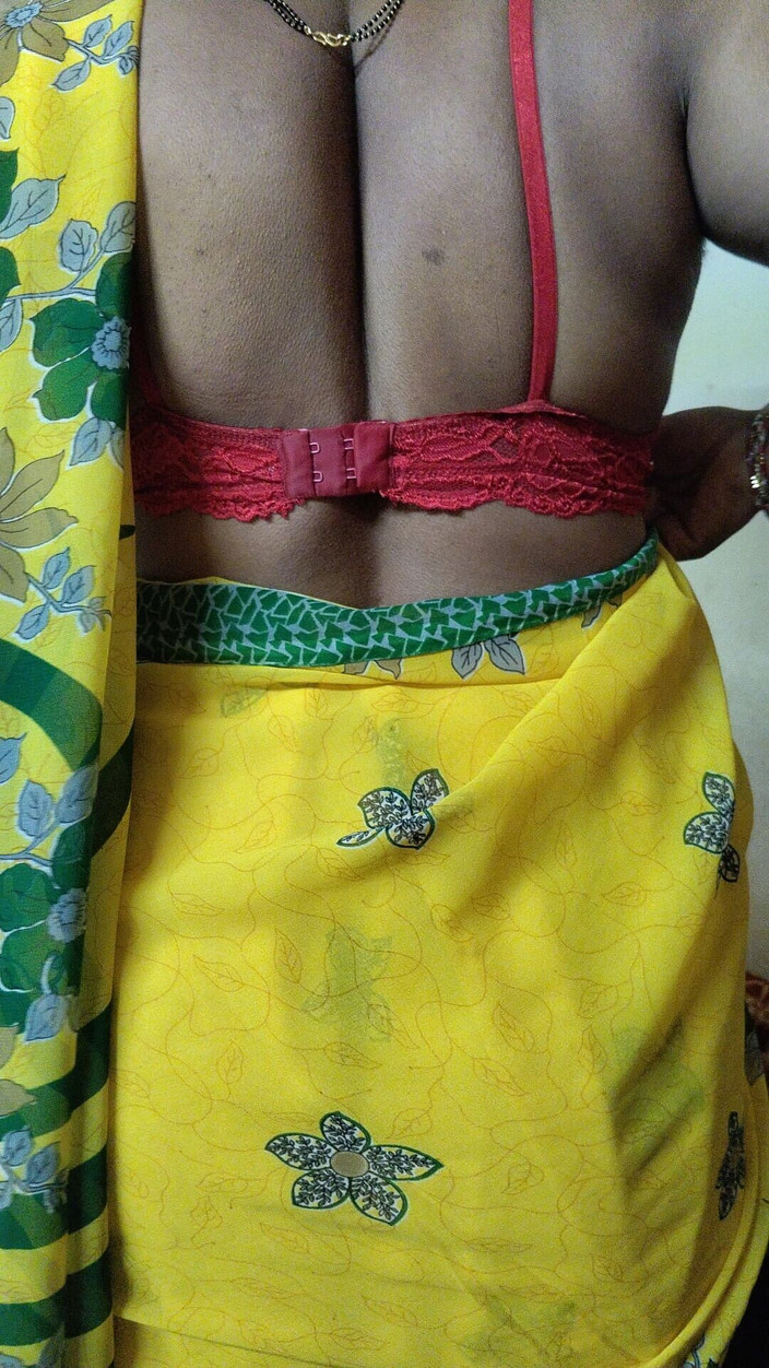 saira454: Desi Saira Yellow Saree Home Alone Fingaring