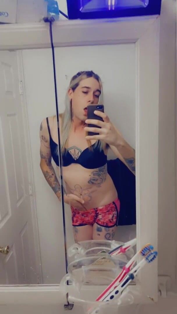 CarmenMelatonin: Sexy kočička z jógy