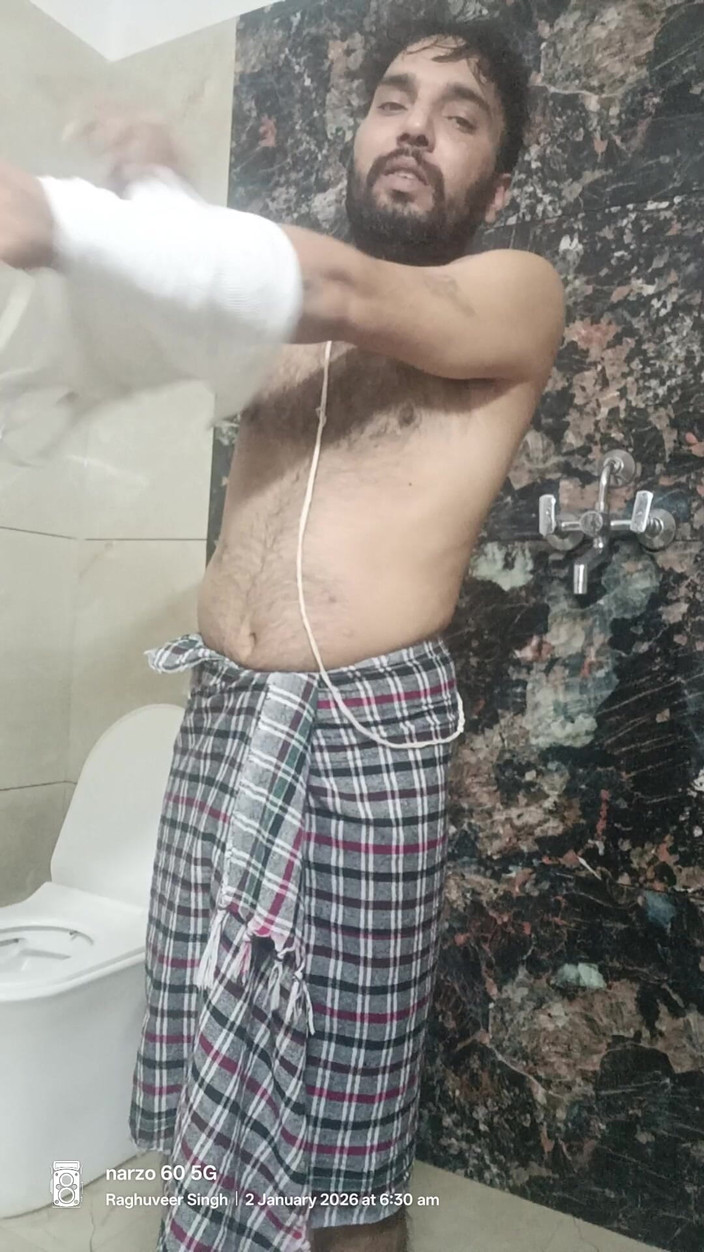 Rajasthani-old-lover: Indian Desi Man Ciesz się prysznicem i pokaz mistrzowski z...