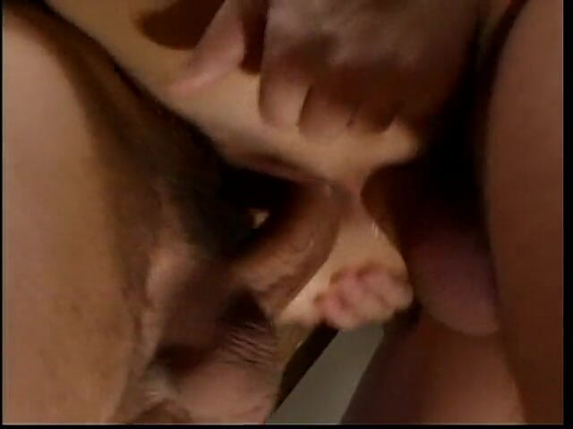 Double Penetrated: वह बहुत सुंदर है लेकिन वह तीन लोगों की चुदाई में बहुत अश्लील है