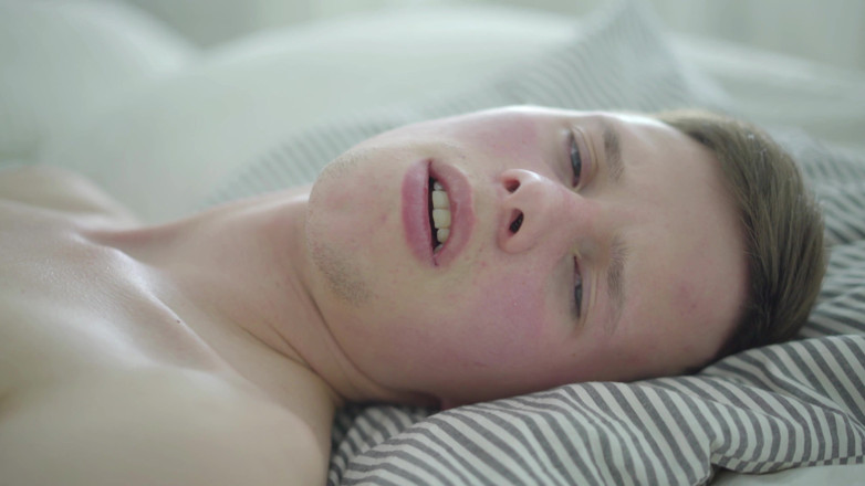 Gay Deluxe: Długi dong od przystojnego twinka