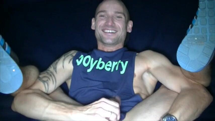 Gaybareback: Jordan follada a pelo en el coño