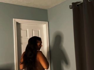 ItsMmmegan: И пришла в гости моя мачеха. Она отличная, но серьезно спазмирует мой стиль прямо сейчас. Отсюда и все последнюю ночь содержания спальней.