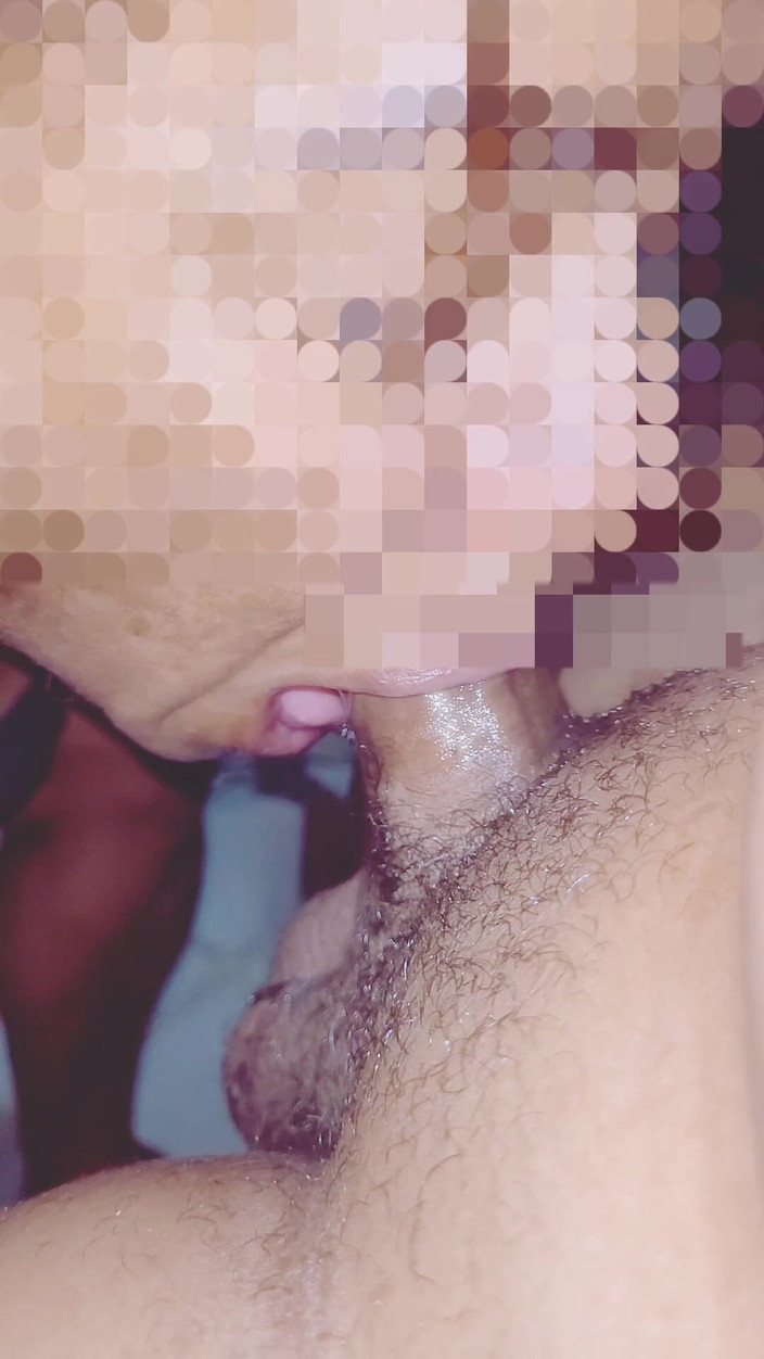anal_queen_amateur: Děvka MILF saje mrdku do krku, zatímco instalatér sténá a...