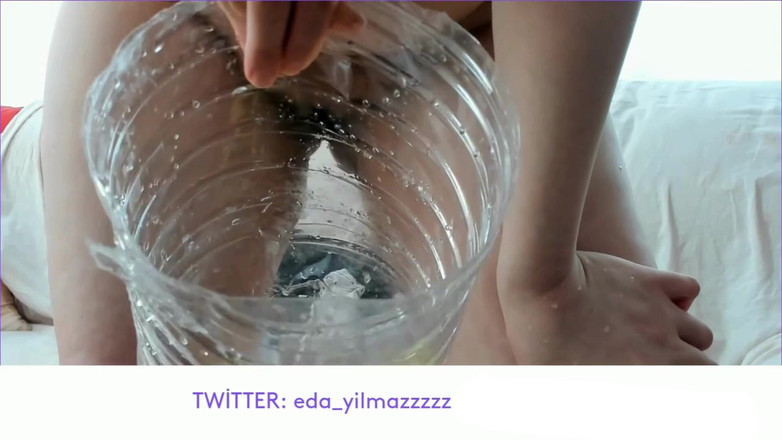 turk_milf_porno: Pisse - öffne deinen mund - fülle alles in deinen mund - urin - türkische...