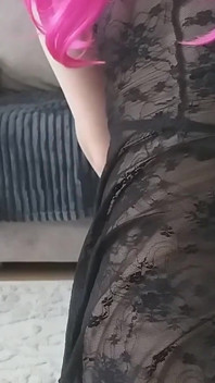 Hallo Ik speel graag met een enorme dildo in mijn kont