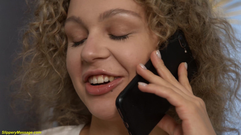 Slippery massage: Гибкую тинку в тугом анусе грубо уничтожили