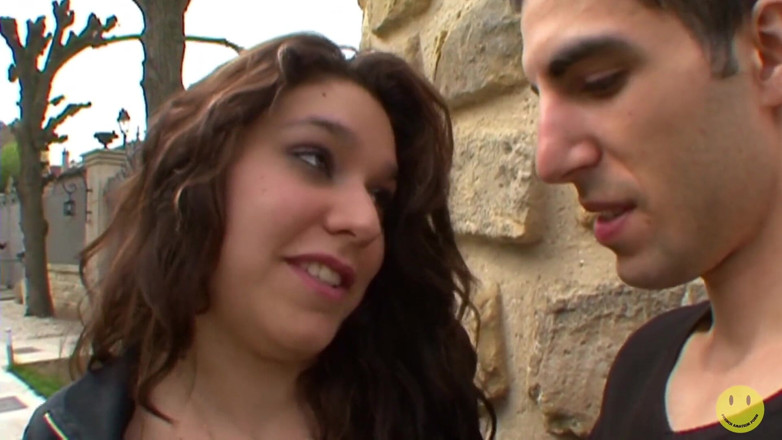 French Amateur Porn: प्यारी गोल-मटोल Marie-laure गांड चुदाई से पहले बाहर लंड चूसती है