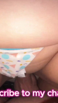 Pide Ayuda a Su Sexy Madrastra Culona Y Ella No Duda En Ayudarlo
