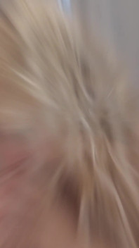 La moglie matura bionda amatoriale si gode il sesso nudo da vicino