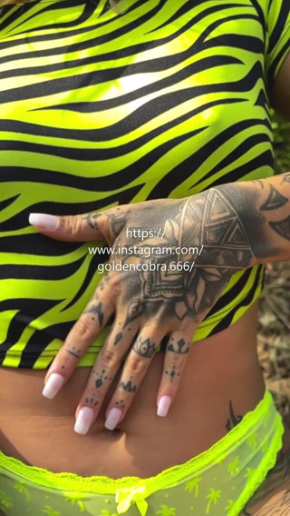 G0lden C0bra: Neon underwear